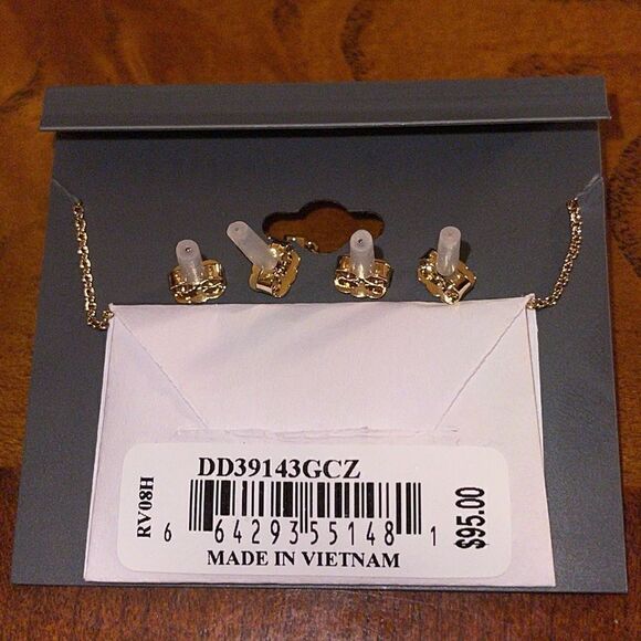 NWT Eliot Danori set of clear crystal heart necklace and two post earrings - Picture 3 of 3